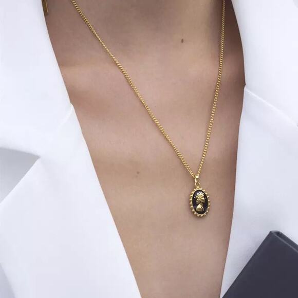 18K Gold Plated Vintage Queen Elizabeth‎ Pendant Necklace - Picture 3 of 6